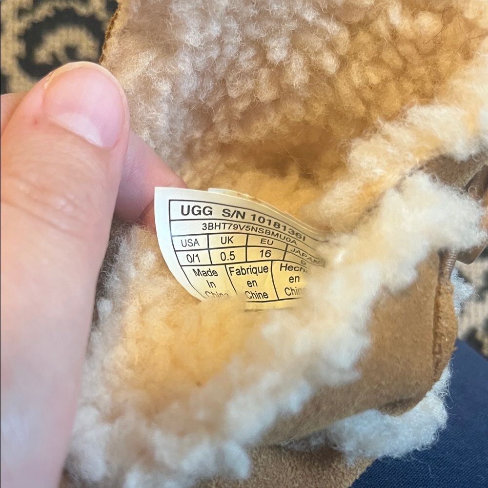 UGG Tan Infant Boots with Cream Fur - Picture 6 of 6